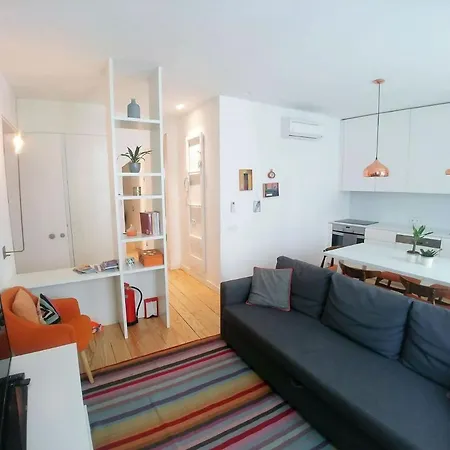 • Downtown • 2 Bedrooms • Balcony * Lisboa
